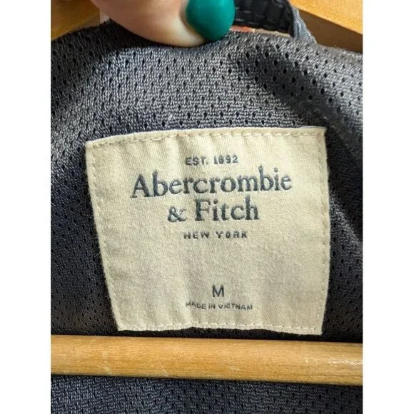 Abercrombie & Fitch gray windbreaker zip up hooded jacket women's size Medium - Picture 2 of 7